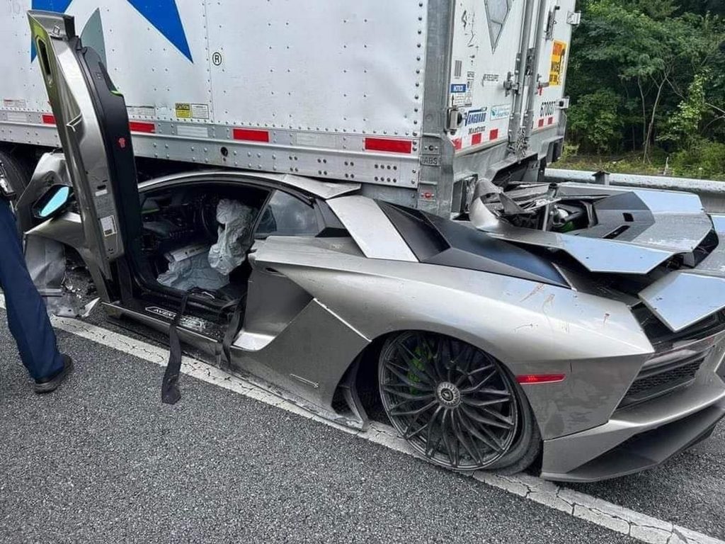 FB-2018-Lamborghini-Aventador-normal-guy-supercar