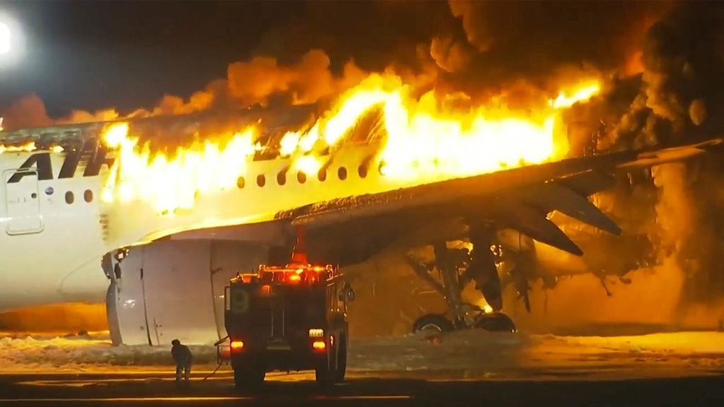 skynews-japan-plane-fire-tokyo_6410003