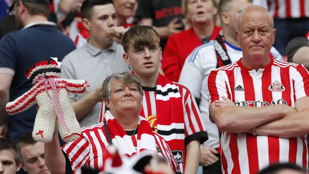 sunderland-fans-looking-sad-unhappy-newcastle-united-nufc-2000