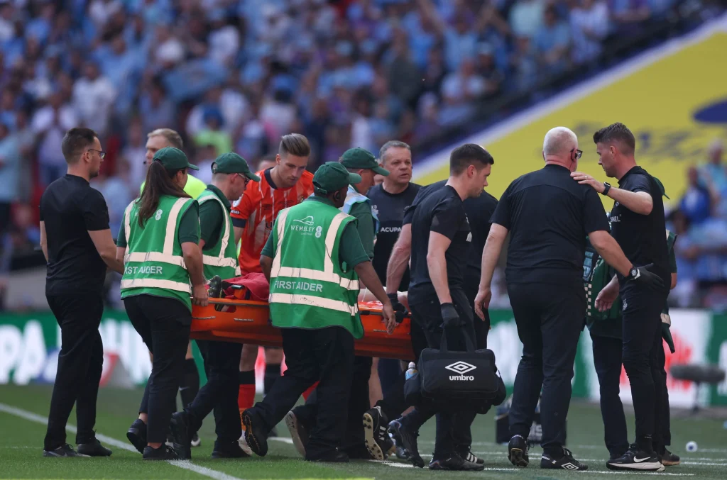 tom-lockyer-luton-town-stretchered-820944143