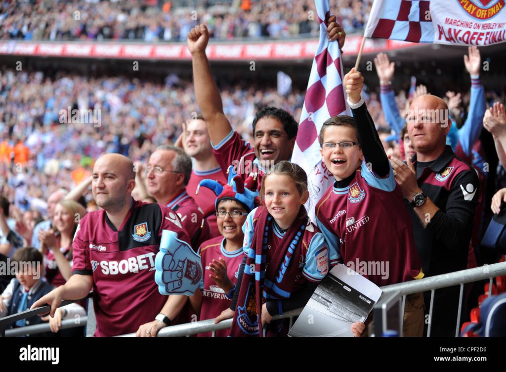 jubilant-west-ham-united-football-fans-celebrating-victory-at-wembley-CPF2D6